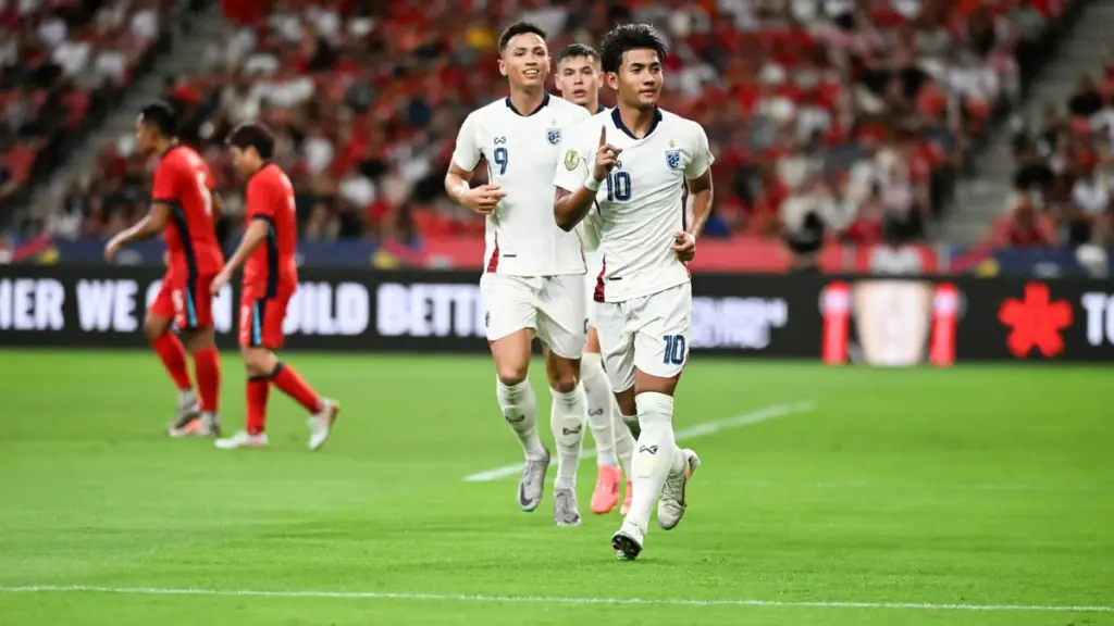 ผลบอล: สิงคโปร์ พบ ไทย ซัดรัว ซิวแชมป์กลุ่มเอ 4-2